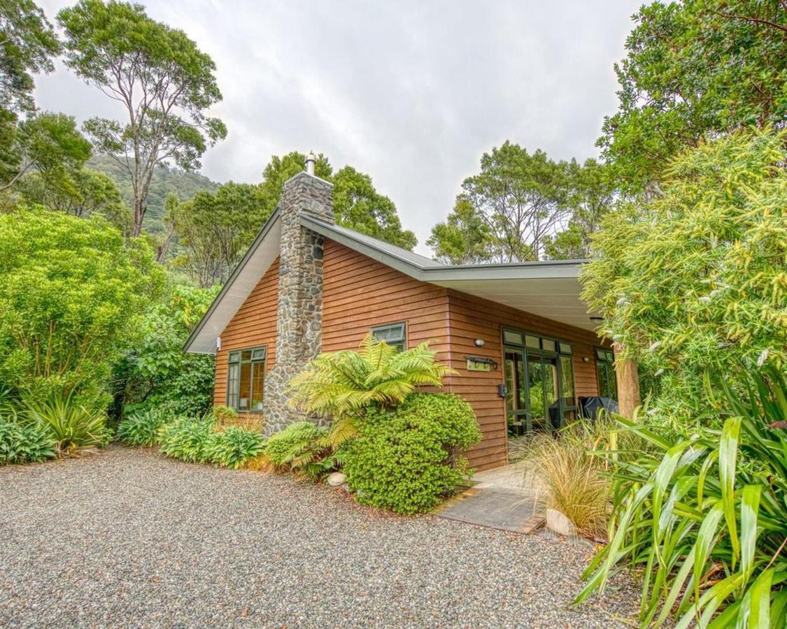Paparoa Beach Hideaway With Hot Tub Barrytown Екстер'єр фото