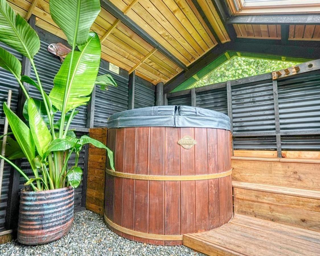 Paparoa Beach Hideaway With Hot Tub Barrytown Екстер'єр фото
