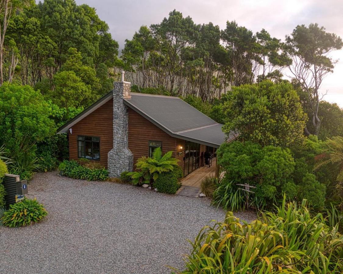 Paparoa Beach Hideaway With Hot Tub Barrytown Екстер'єр фото